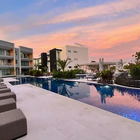 2Bdr Seven Mile Beach Corridor - One Canal Resort